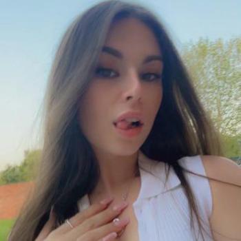 lunascort spoofed photo banned on jtaimerais.fr